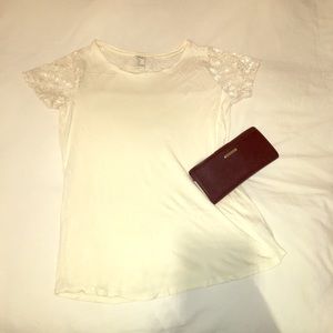 White lace shirt sleeve shirt